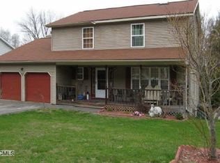 5 Starwood Ln, Beacon Falls, CT 06403