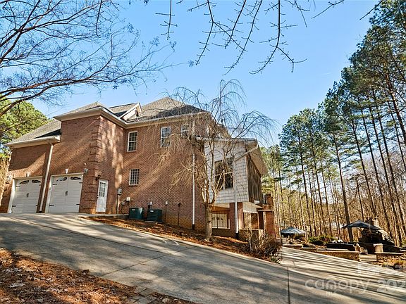 4th image of 9135 Fair Oak Dr