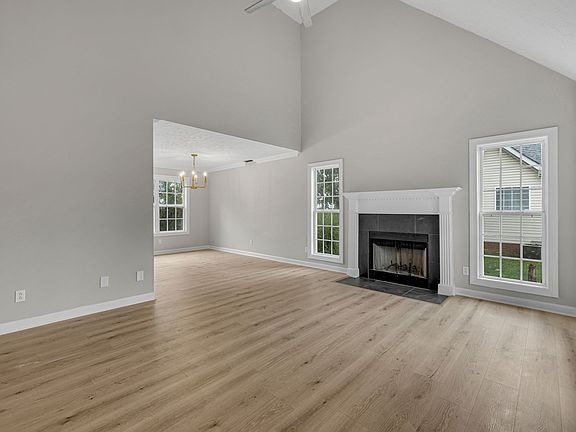 4th image of 3429 Leslie Ln