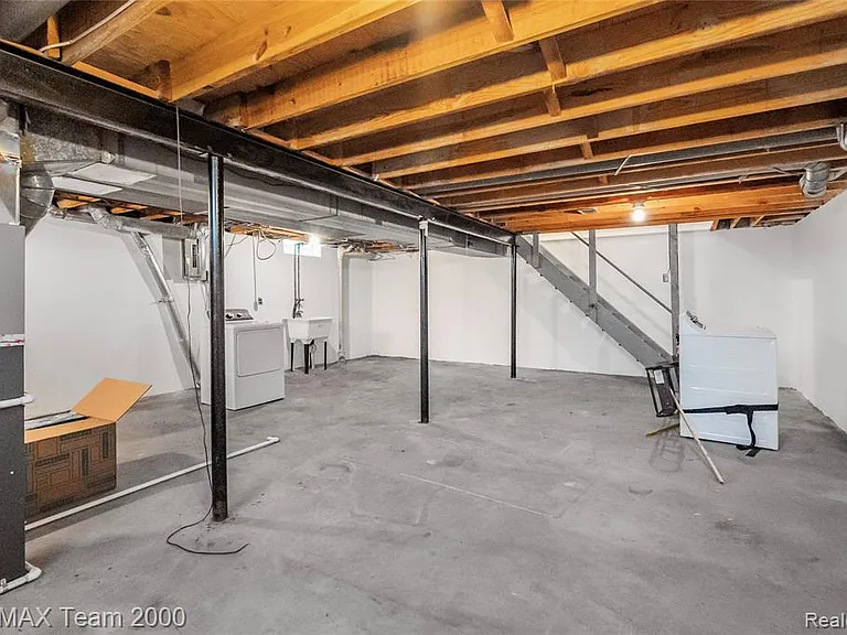 2053 Brookfield St — Photo 30