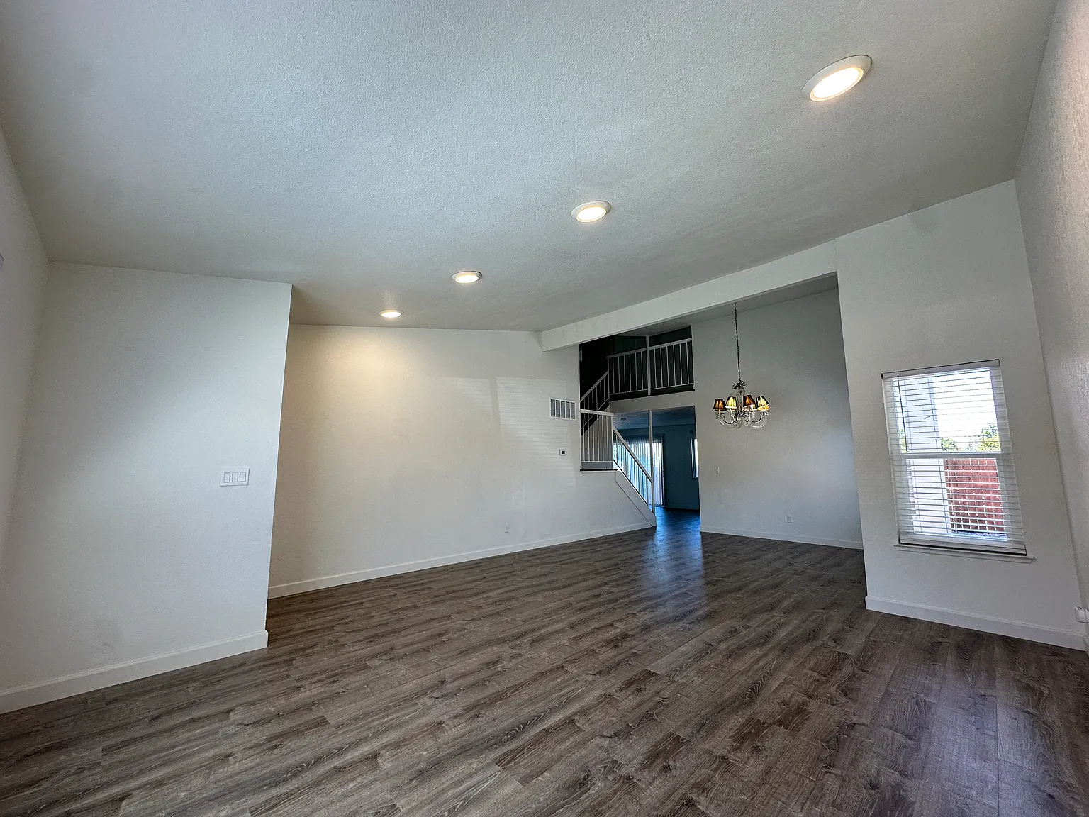 4 bed, 2.5 bath, 2031 sqft, $3,650 — Photo 4