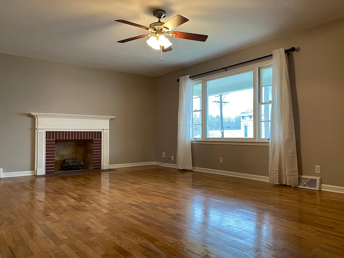 Living room. - S Broadway St