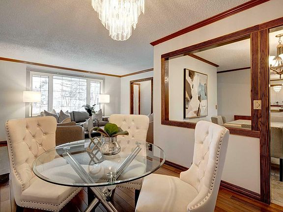 5th image of 455 Queen Charlotte Dr SE