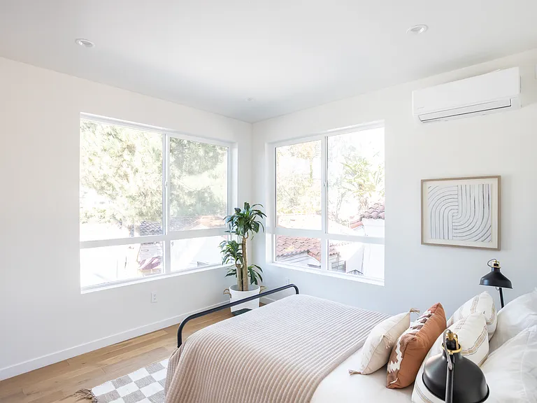 2210 3/4 Echo Park Ave — Photo 14