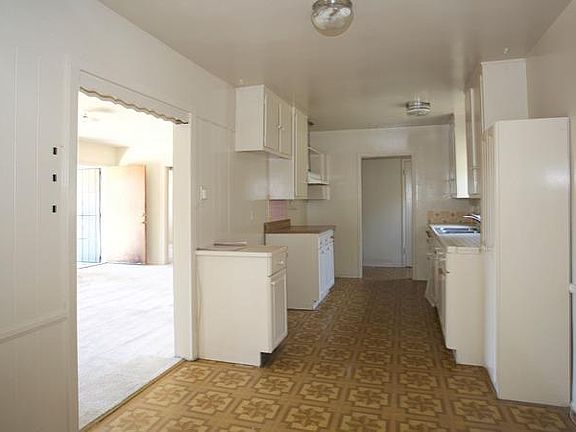 5th image of 2353 Yosemite Dr