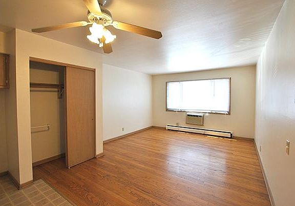 3rd image of 1851 N Oakland Ave #7-07