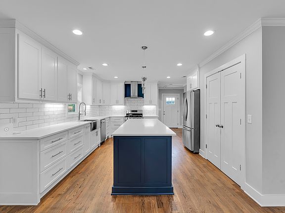 3rd image of 100 Donnybrook Ave