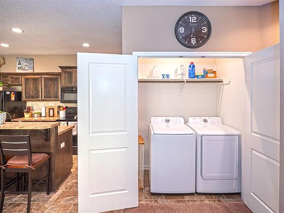 Washer Dryer Hookup (Washer Dryer Not Provided)