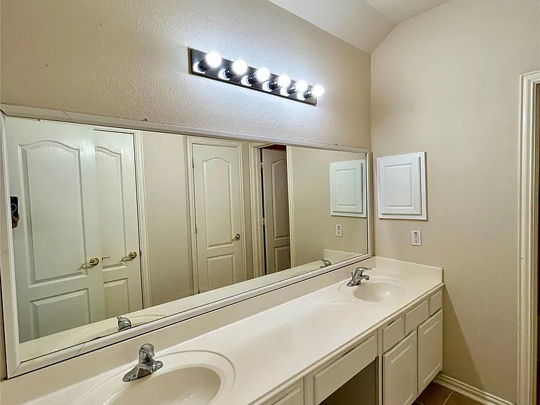 2516 Brittany Lakes Dr — Photo 20