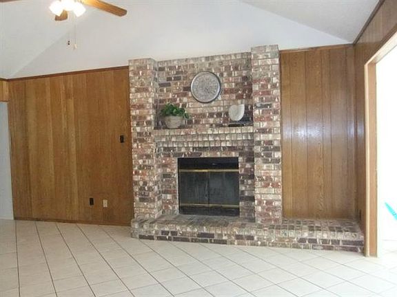 2nd image of 1881 Kings Canyon Cir