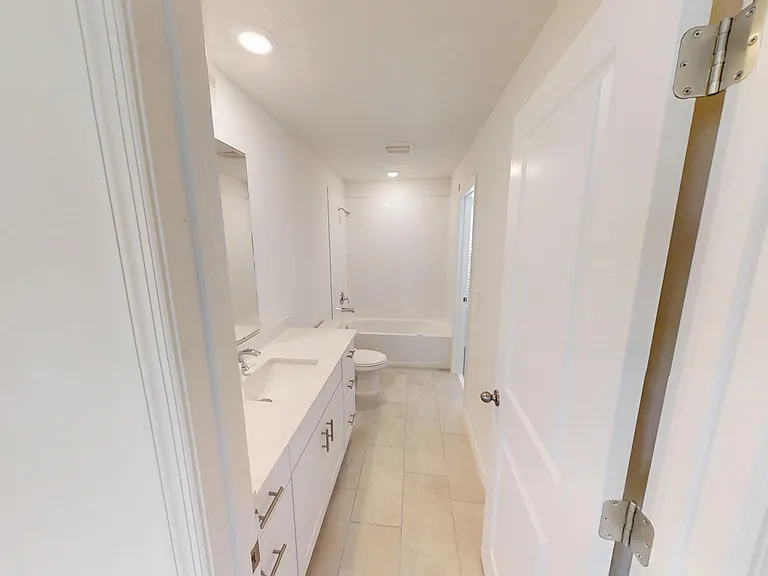 1129 Bradford Park Dr — Photo 9