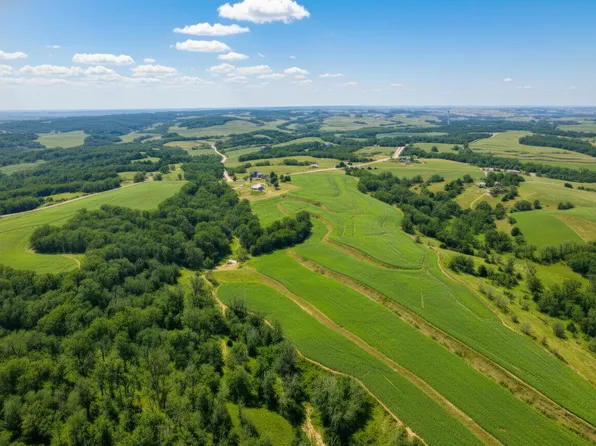 97 Acs 185th St, Honey Creek, IA 51542