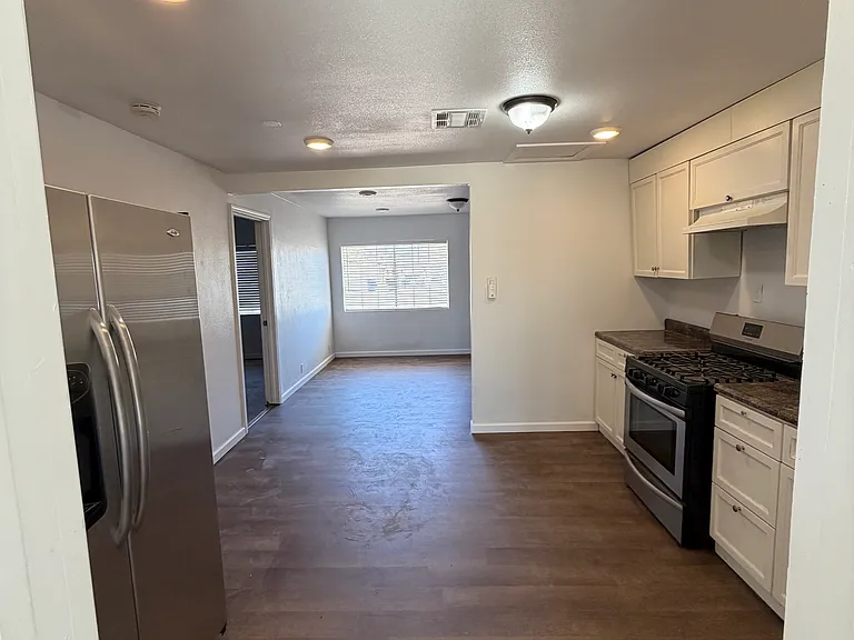 186 E Bonita St — Photo 12