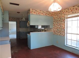 8830 Plantation Dr, West Columbia, TX 77486