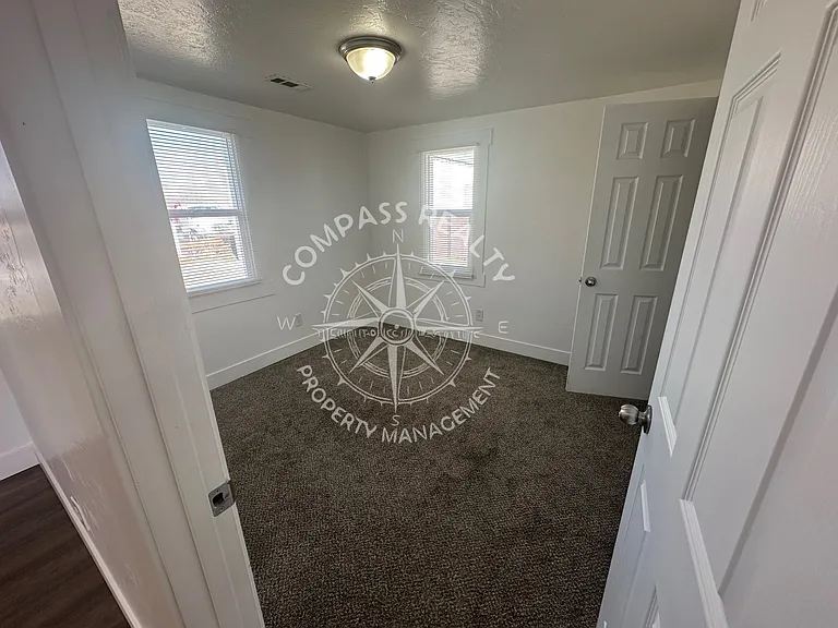 245 E Marvista Ln — Photo 11