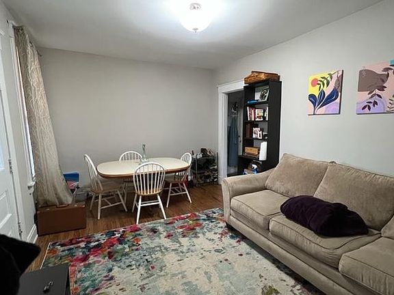 3rd image of 3865 Mount Vernon Ave #1