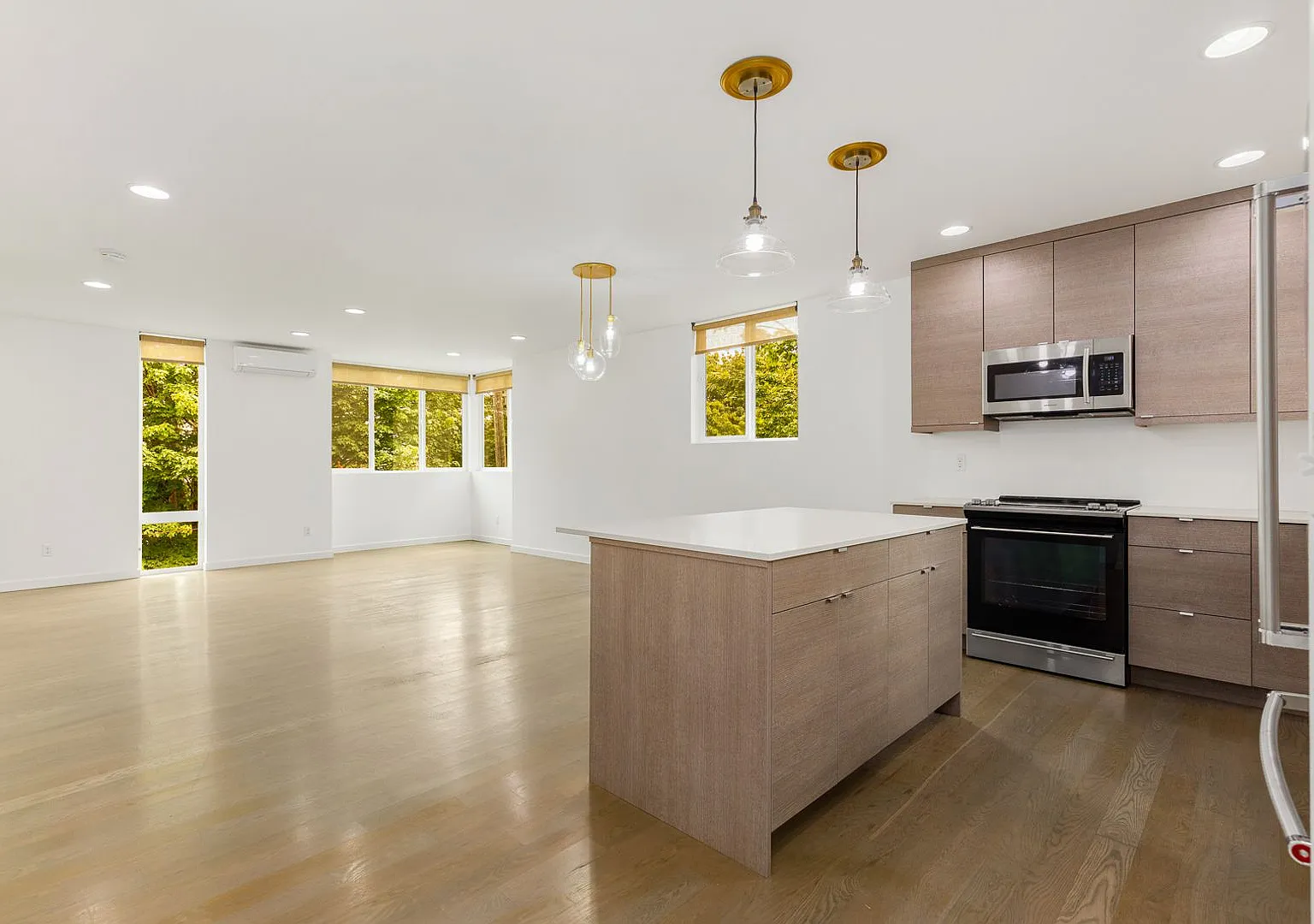 3 Bedroom 2 Bath Newer Magnolia Townhouse — Photo 3