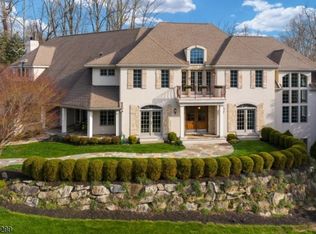 12 Pine Pl, Annandale, NJ 08801
