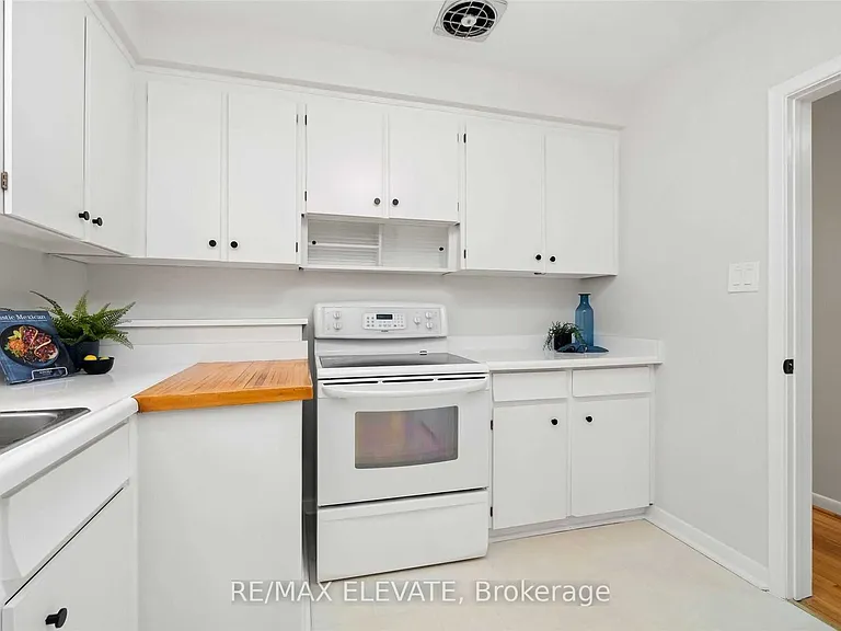 56 Amberdale Dr — Photo 9
