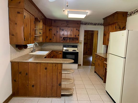 2nd image of 3819 Moorman Dr