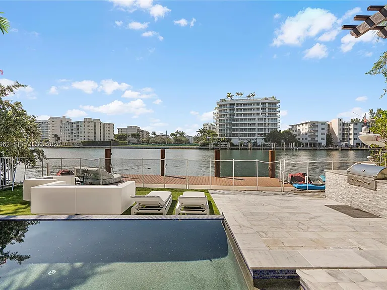 9380 Bay Dr — Photo 5