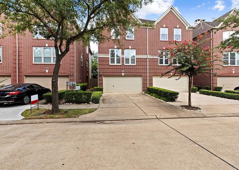 1st image of 810 E Heights Hollow Ln