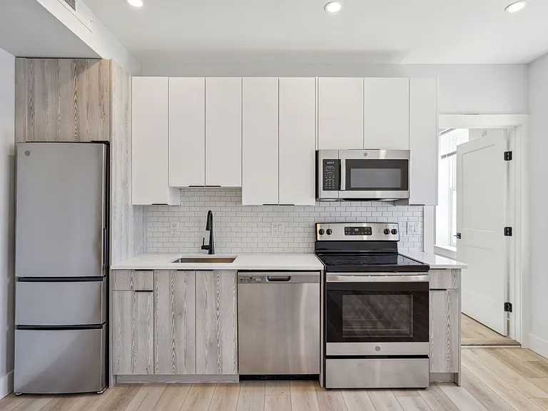 Serpentine Apartments: Newly Renovated in the Heart of Drexel — Photo 15