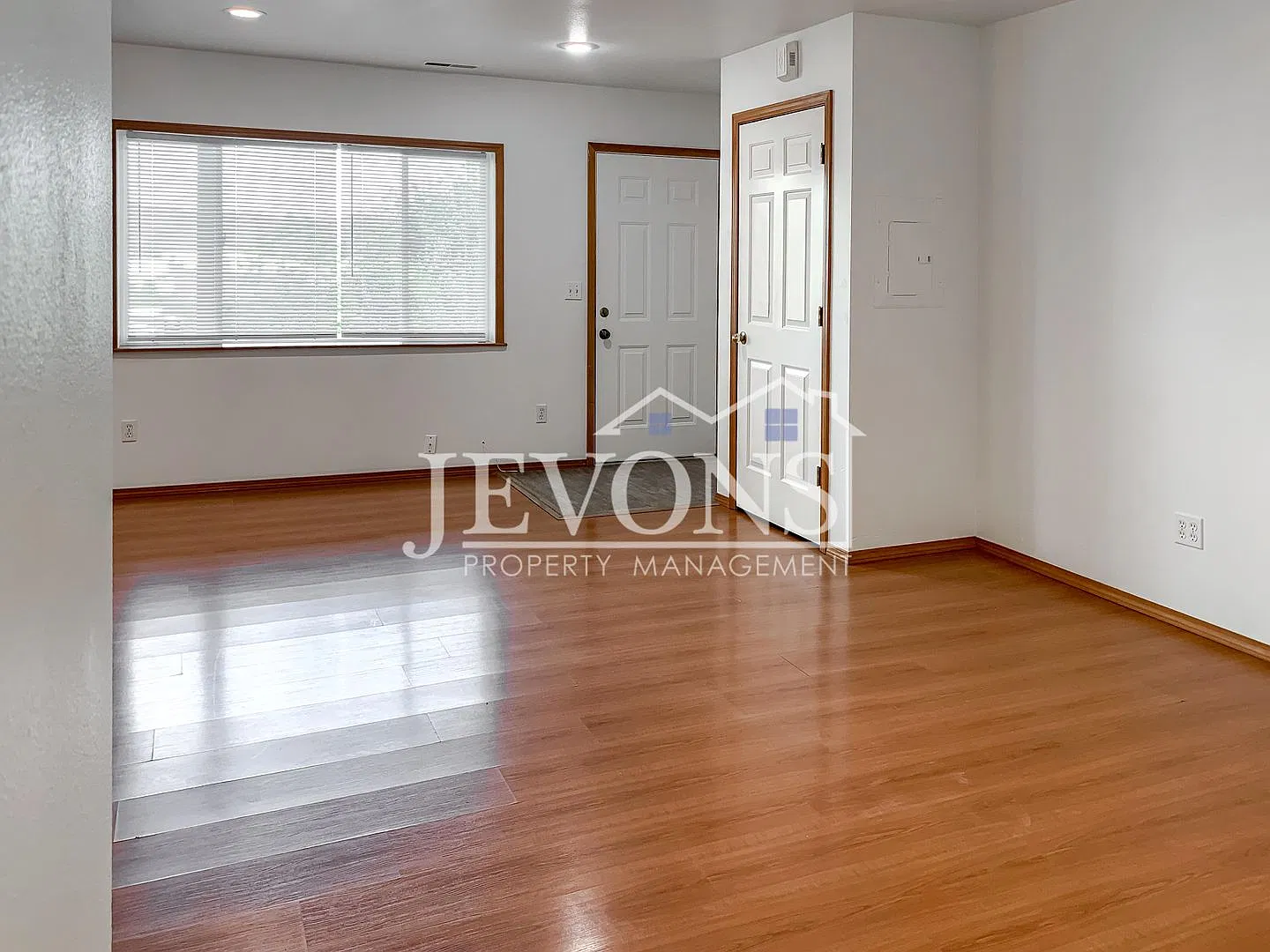 10709 Roseberg Ave S Seattle, WA 98168 — Photo 3
