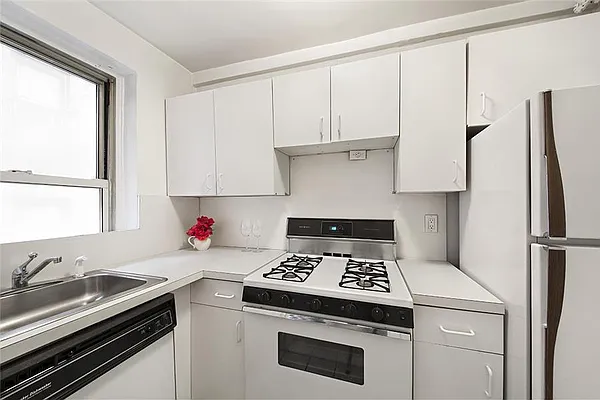 Sold by Warburg | media 10