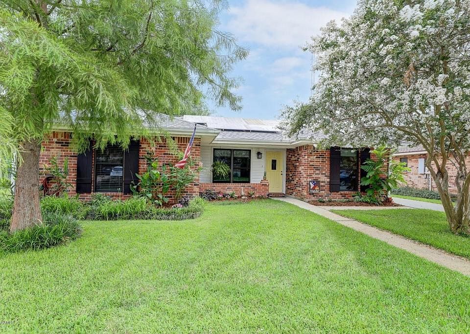 1st image of 205 Lazy Creek Dr