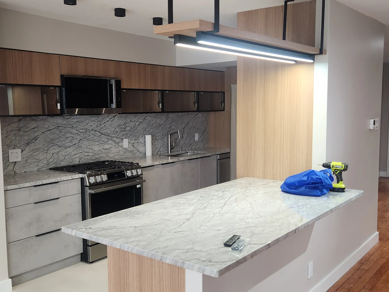1 bed, 1000 sqft, $3,200 — Photo 2
