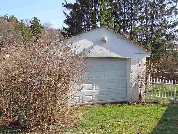 2nd image of 408 Crowl St