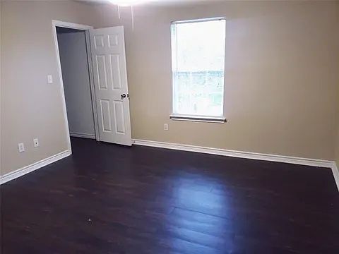 3rd image of 704 N Harrison Ave #100