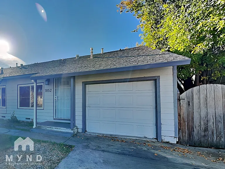1852 Grand Ave — Photo 1