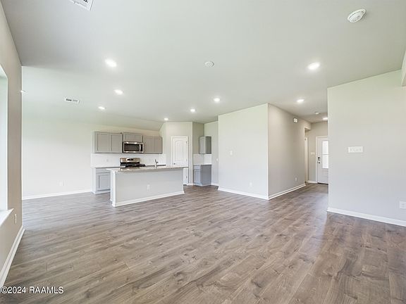 2nd image of 106 Pecan Heights Dr