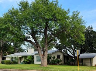 905 Tilden St, Cotulla, TX 78014