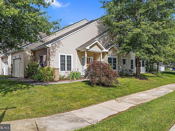 3rd image of 235 Gladstone Way