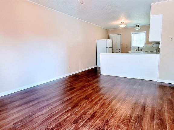 3rd image of 512 1st St