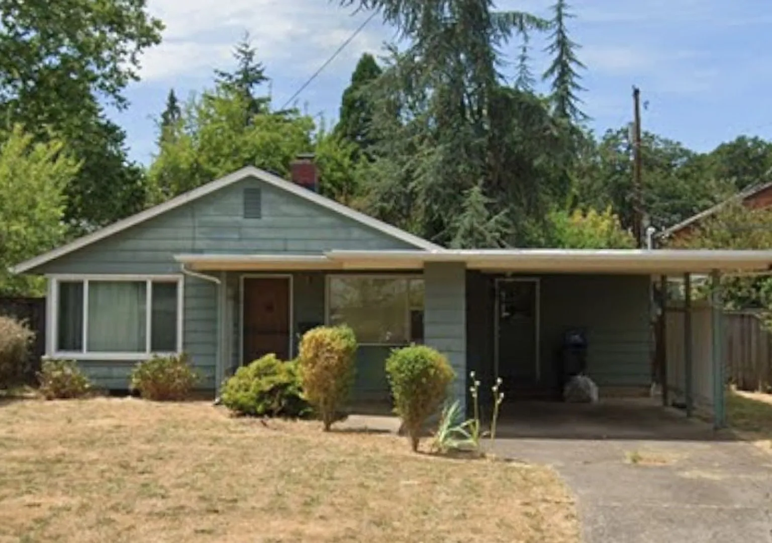 3 Bedroom 1.5 Bath House with Bonus Area — Photo 1