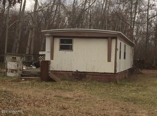1015 Barcelona Dr, Lake Isabella, MI 48893