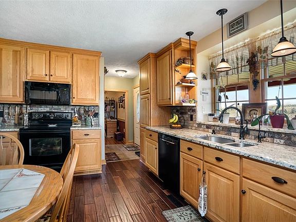 4th image of 27038 Winona Rd