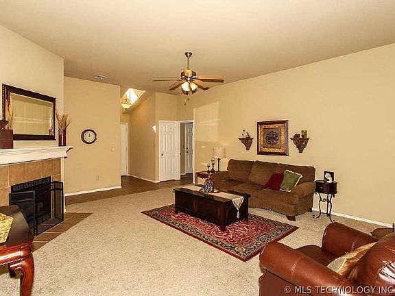 4th image of 20271 E 33rd St