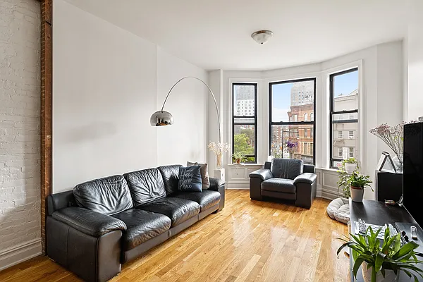 Rented by Compass | media 10