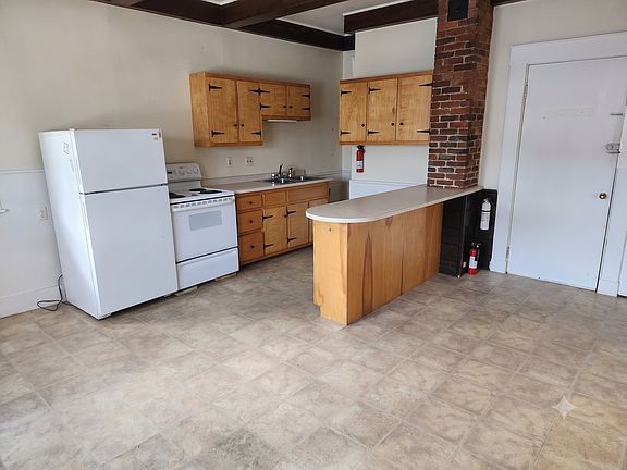 3rd image of 617 Depot St #4
