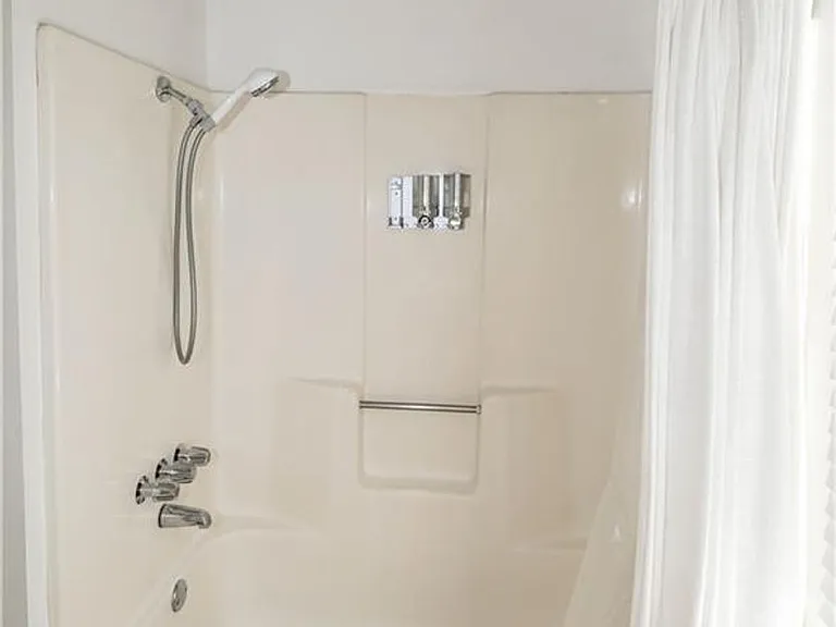 1305 Lorrain St #D — Photo 18