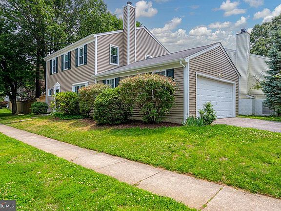 3rd image of 2333 Dartmouth Ln
