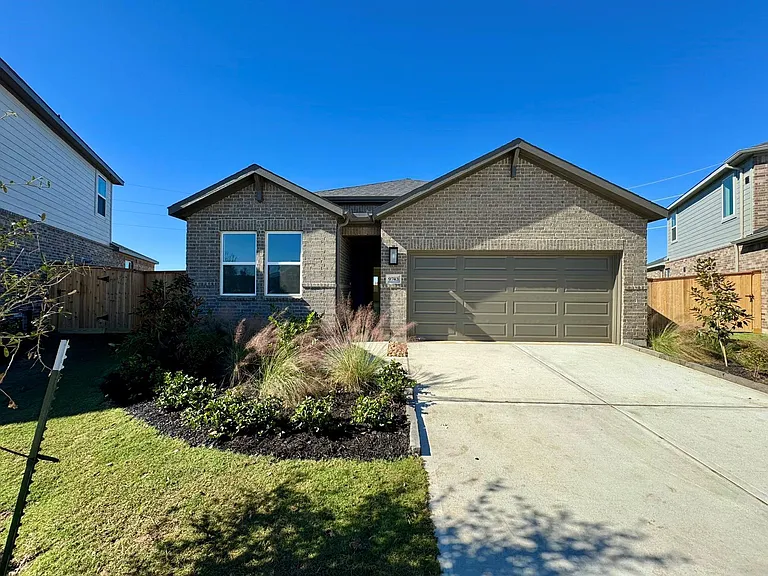 9743 Lucky Knot Ln — Photo 1