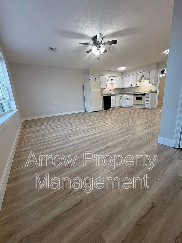 2 bed, 1.0 bath, $885 — Photo 2