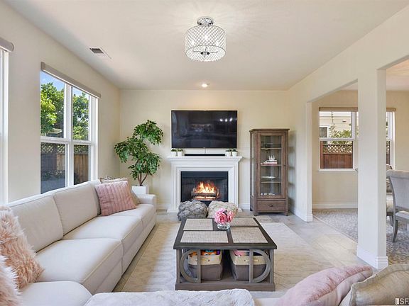 5th image of 213 Outlook Heights Ct