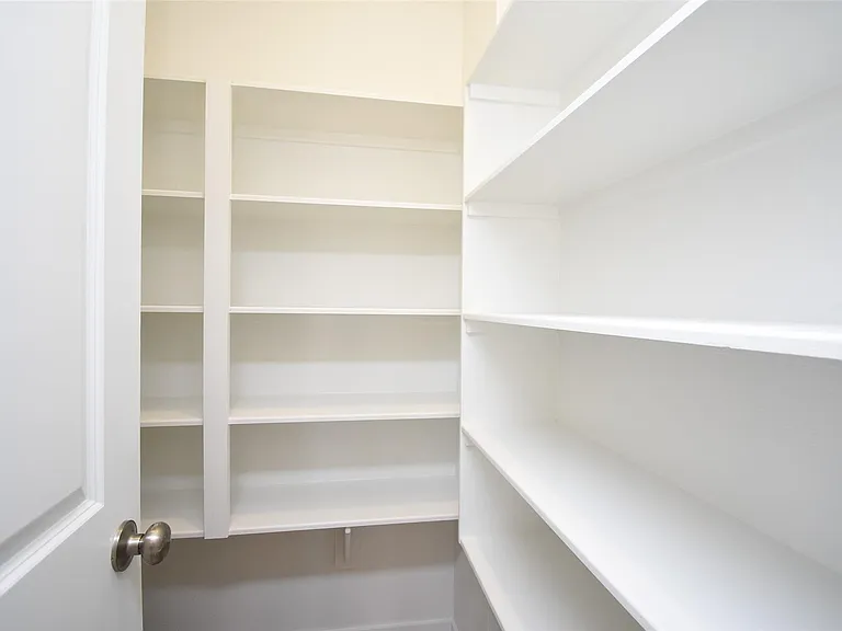 6303 Golden Seaton Dr — Photo 36